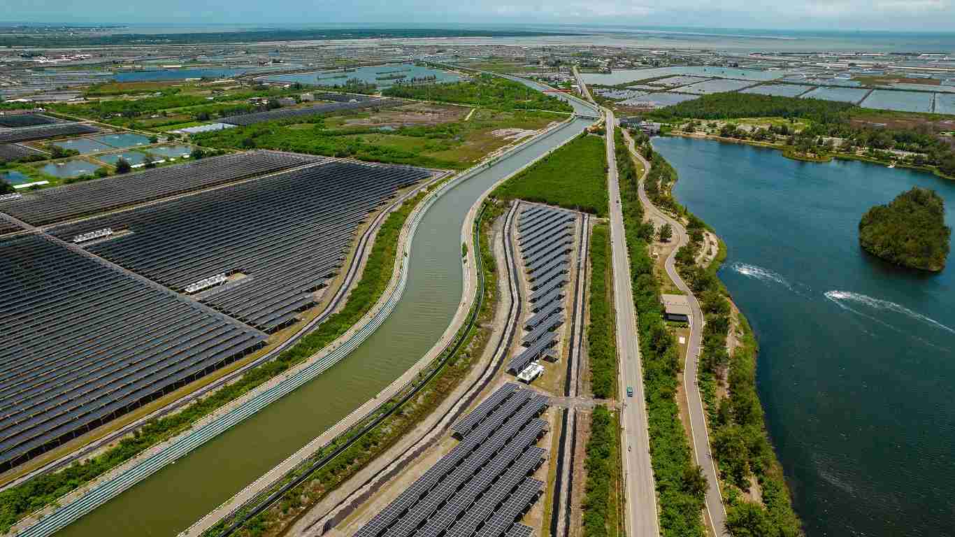 28国际能源事业提供智慧能源管理、、、太阳能监控管理、、、全方位电厂建置及运维解决方案，，，并拥有管理超过6000案场的经验