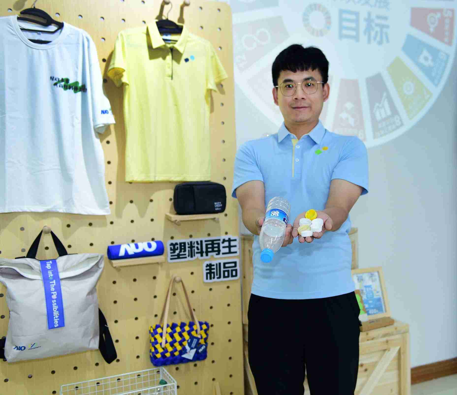 「2024智慧28国际展」永续发展馆中，，，，展示28国际厦门驱动永续发展之成果，，，包含将厂内废弃物再制为实用物品，，，将永续发展理念深植于员工生活日常实践